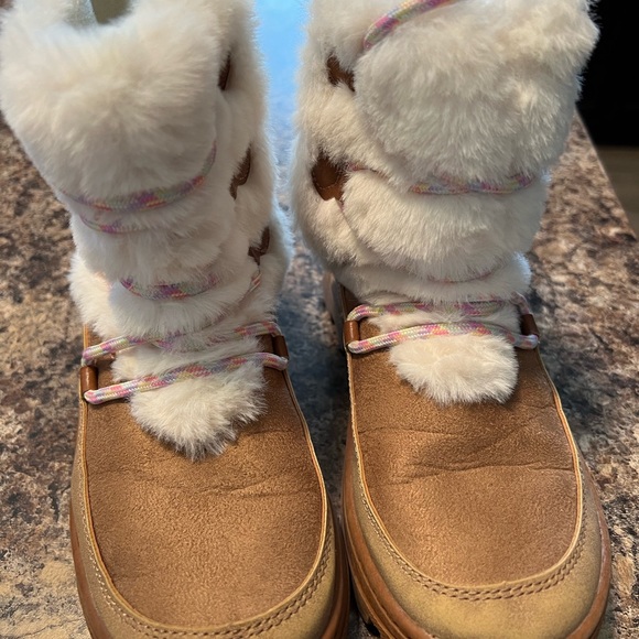 Carter’s  winter cal boots - Picture 3 of 7